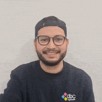 Miembros de nuestro equipo: Angelo diseño